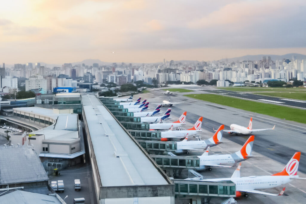 Mulher morre ao cair de escada de avião no desembarque em Congonhas, em SP Aeroporto de Congonhas Passa por Modernizacao 1024x683 1