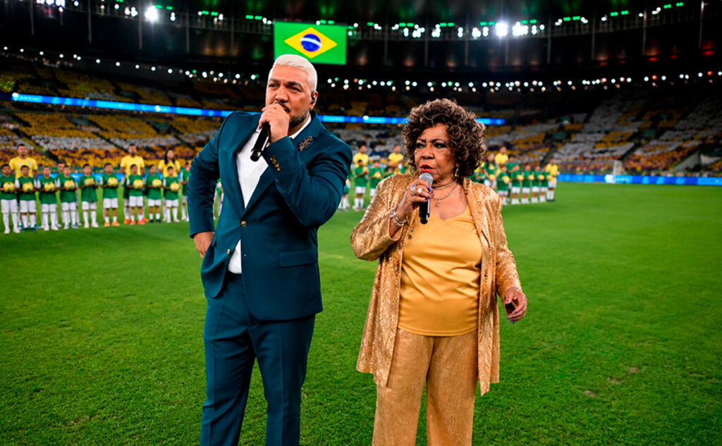 Fiasco’: Web reage ao hino nacional ‘embaralhado’ de Belo e Alcione no jogo da seleção; veja o que pode ter acontecido belo e alcione fora de tempo ao cantar o hino nacional no jogo do brasil.jpg 1