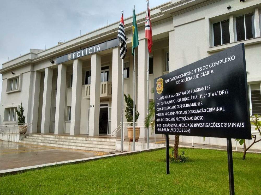 Idosa é achada morta em terreno baldio Influencer e investigada por golpe contra aposentado