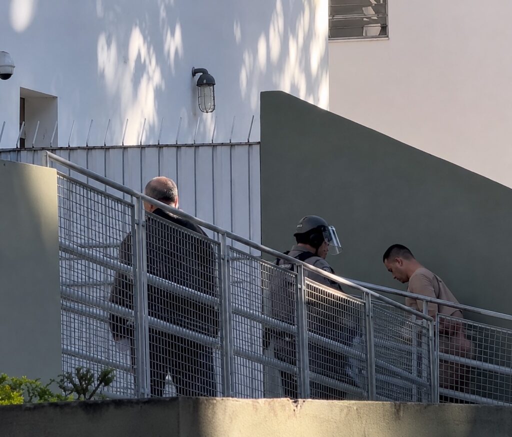 Acusado de matar a mãe pega 25 anos de prisão acusado de matar a mae sera julgado hoje em Aracatuba