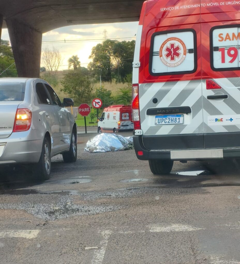 Motociclista morre após choque com carro em Araçatuba motociclista morre em acidente em aracatuba