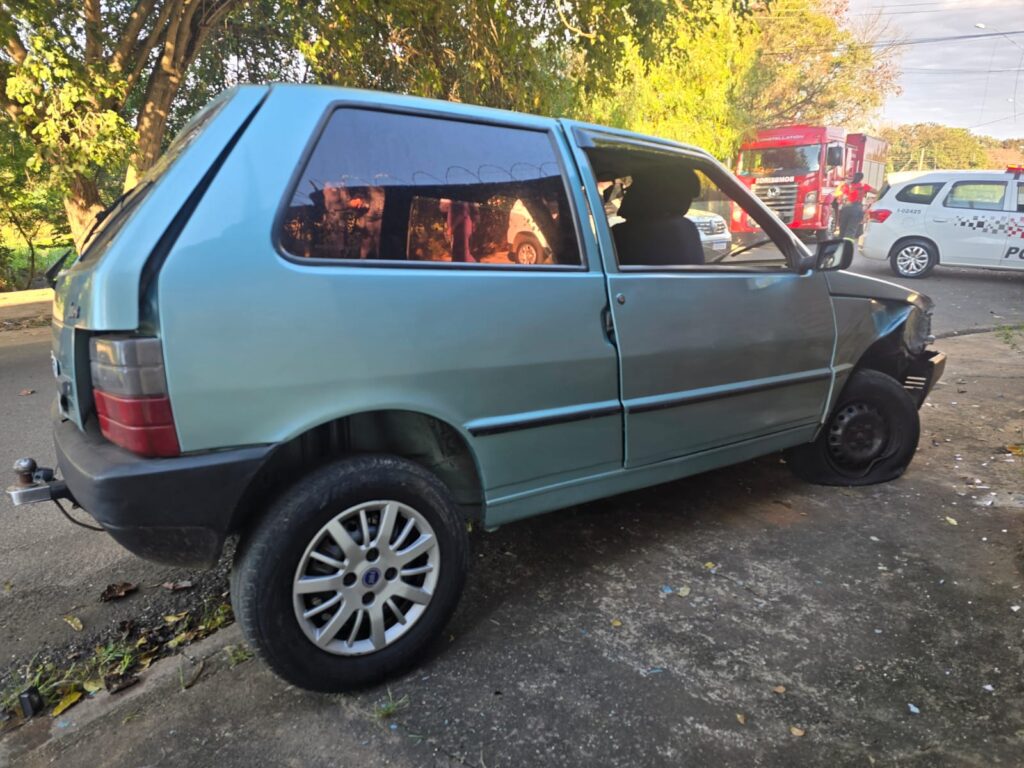 motorista tomba carro ao tentar segurar saco de pao em Birigui