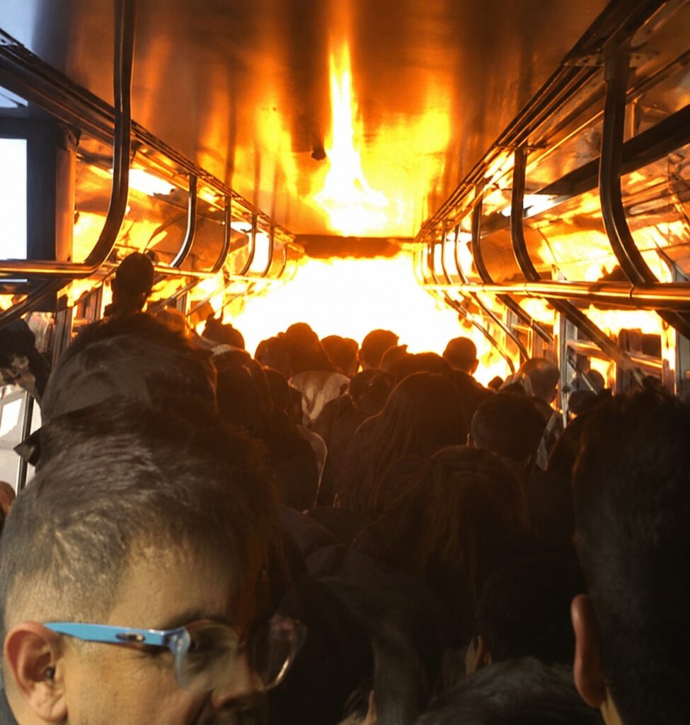 trem explode em sao paulo causando panico entre passeiros