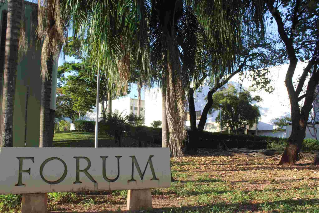 Tribunal faz júri de homem que ateou fogo em amigo tribunal faz juri de homem acusado de tentar matar o amigo queimado