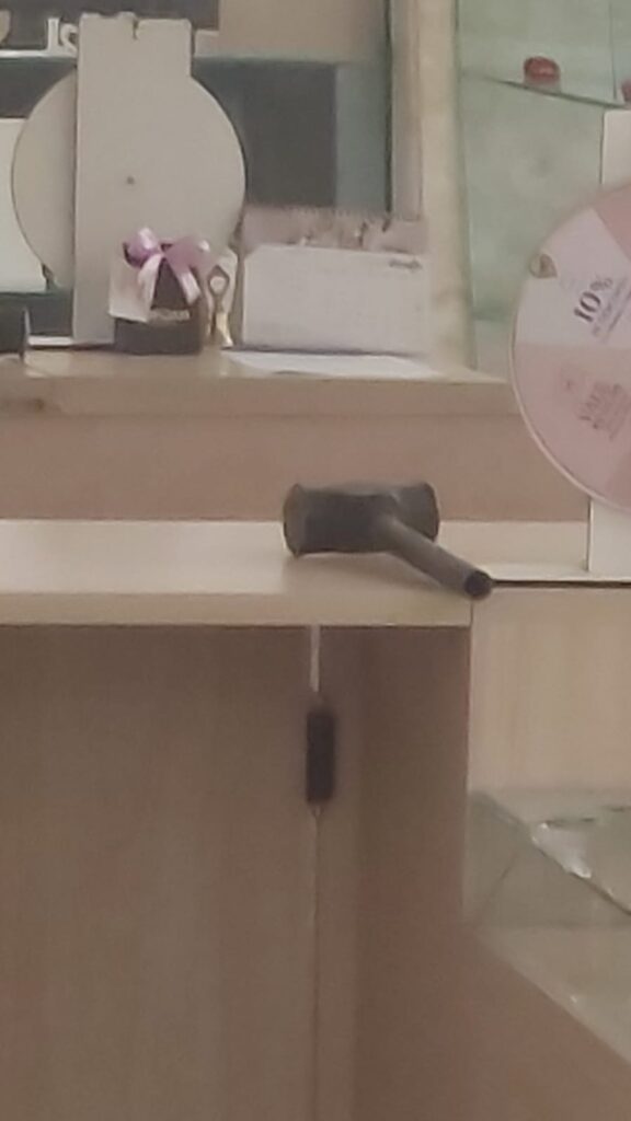Dupla invade joalheria em shopping de Araçatuba e furta relógios, semijoias e objetos de prata 1 WhatsApp Image 2026 08 14 at 17.01.05 1