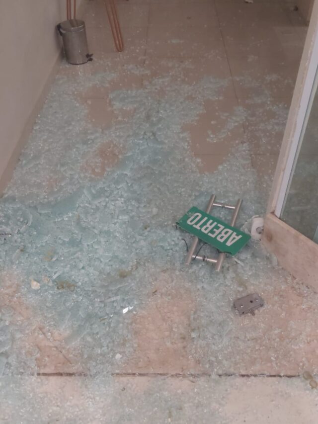 Dupla invade joalheria em shopping de Araçatuba e furta relógios, semijoias e objetos de prata