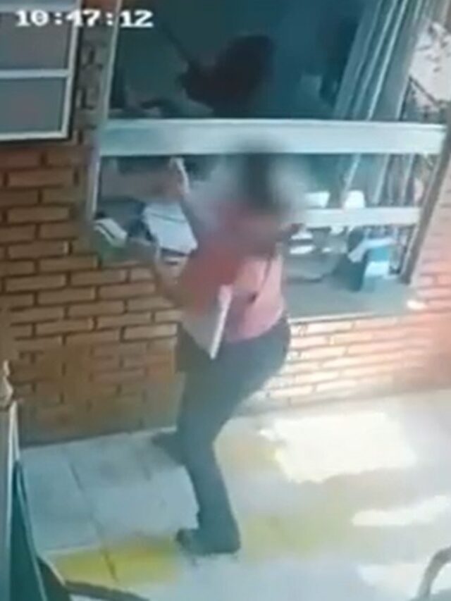 Imagens mostram agressão de mãe contra diretora de emeb em Araçatuba
