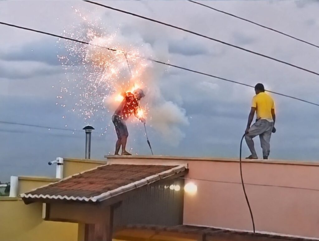 homem sofre descarga eletrica quando fazia manutencao em telhado