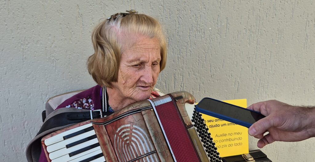 ladrao leva doacoes da senhorinha da sanfona em aracatuba