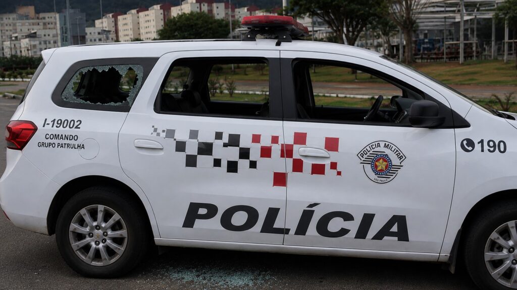 Homem é preso por quebrar vidro da viatura da PM homem e preso apos quebrar vidro de viatura da PM