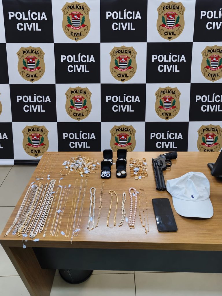 Polícia prende suspeito de roubar joalheria no centro de Araçatuba 1 policia prende homem suspeito de assalto a joalheria 768x1024 1