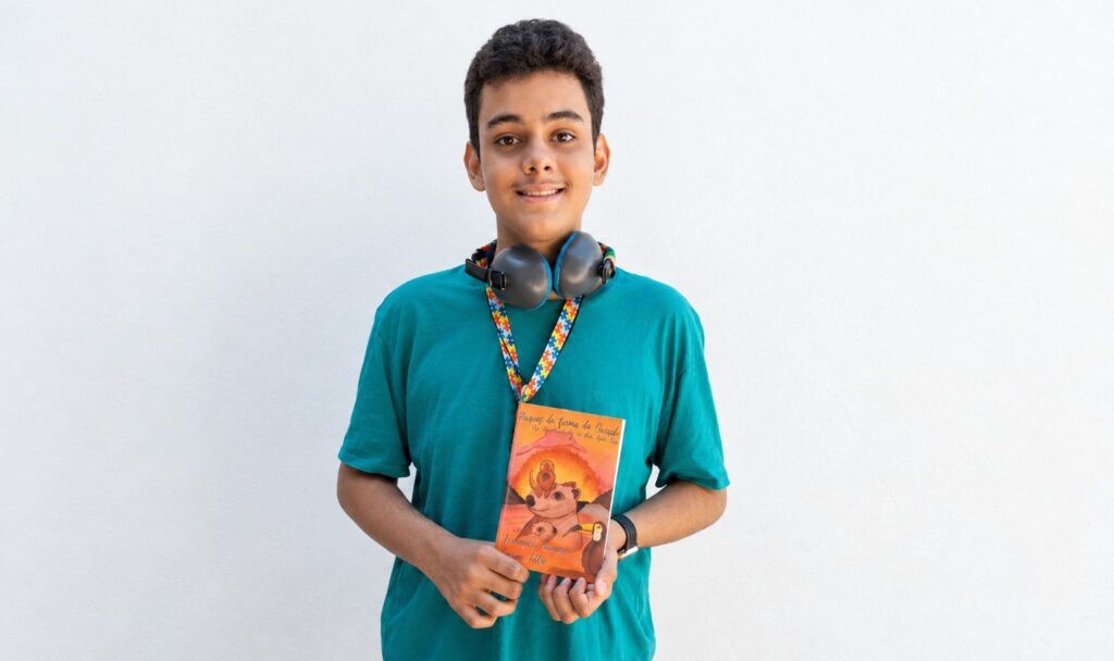 Escritor de 16 anos com TEA lança seu oitavo livro em Araçatuba jovem escritor autista lanca oitavo livro