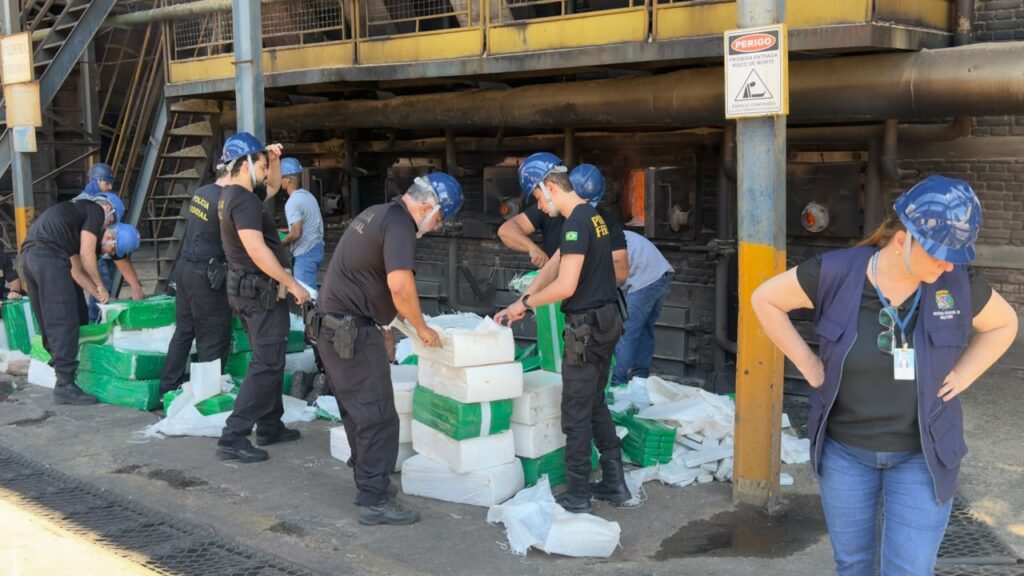 pf incinera droga apreendida em operacoes na regiao