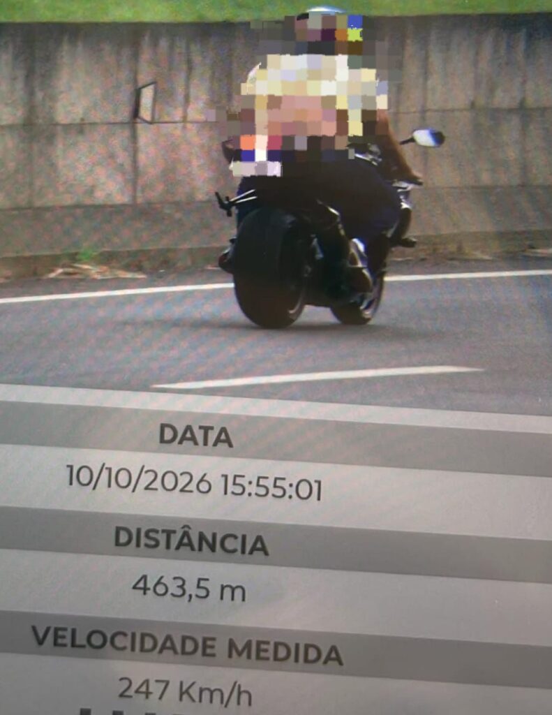 Motociclista é flagrado a 247 km/h em estrada de Birigui policia flagra motociclista a mais de 240 quilometros por hora e1791763098321