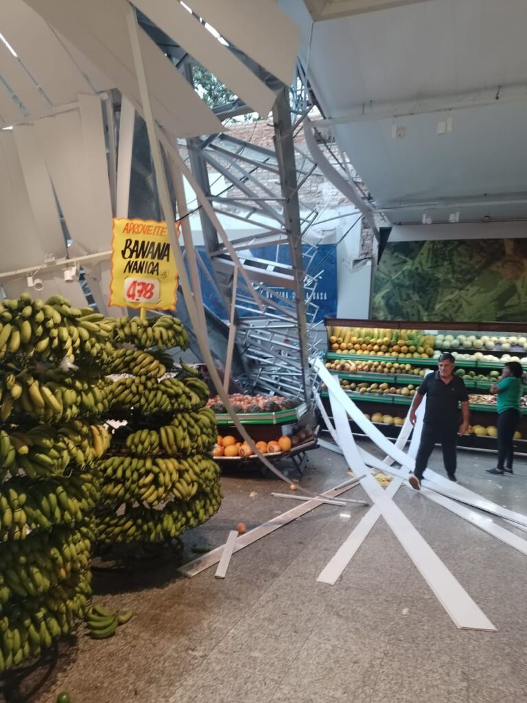 teto desaba em supermercado de aracatuba e mata servidor publico